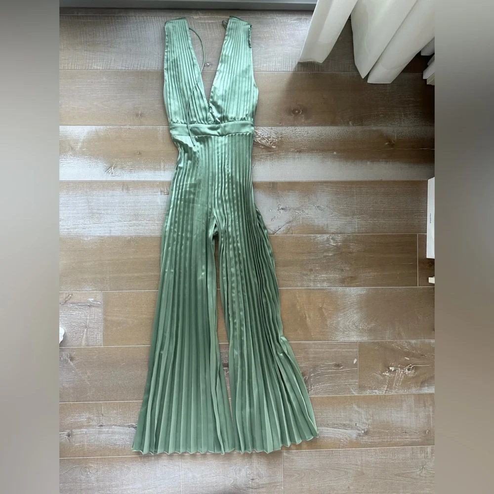 Abercrombie Giselle Pleated Jumpsuit in Green - Picture 8 of 11